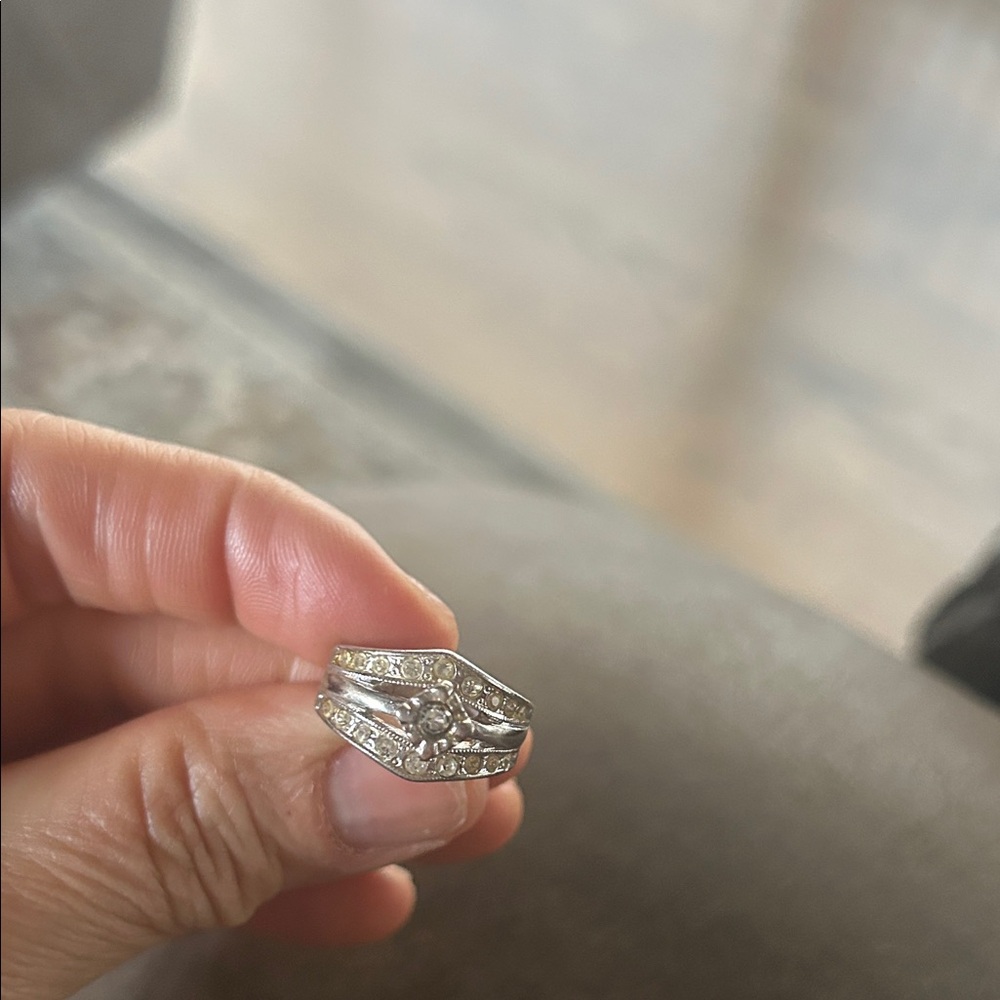 Elegant Silver Women's Ring Size 6 - Picture 5 of 10